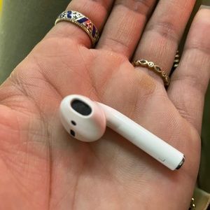 Single Airpod